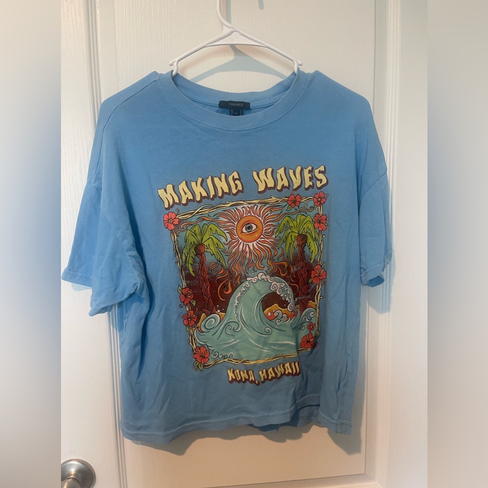 Forever 21 Women’s Size Small Blue Shirt.